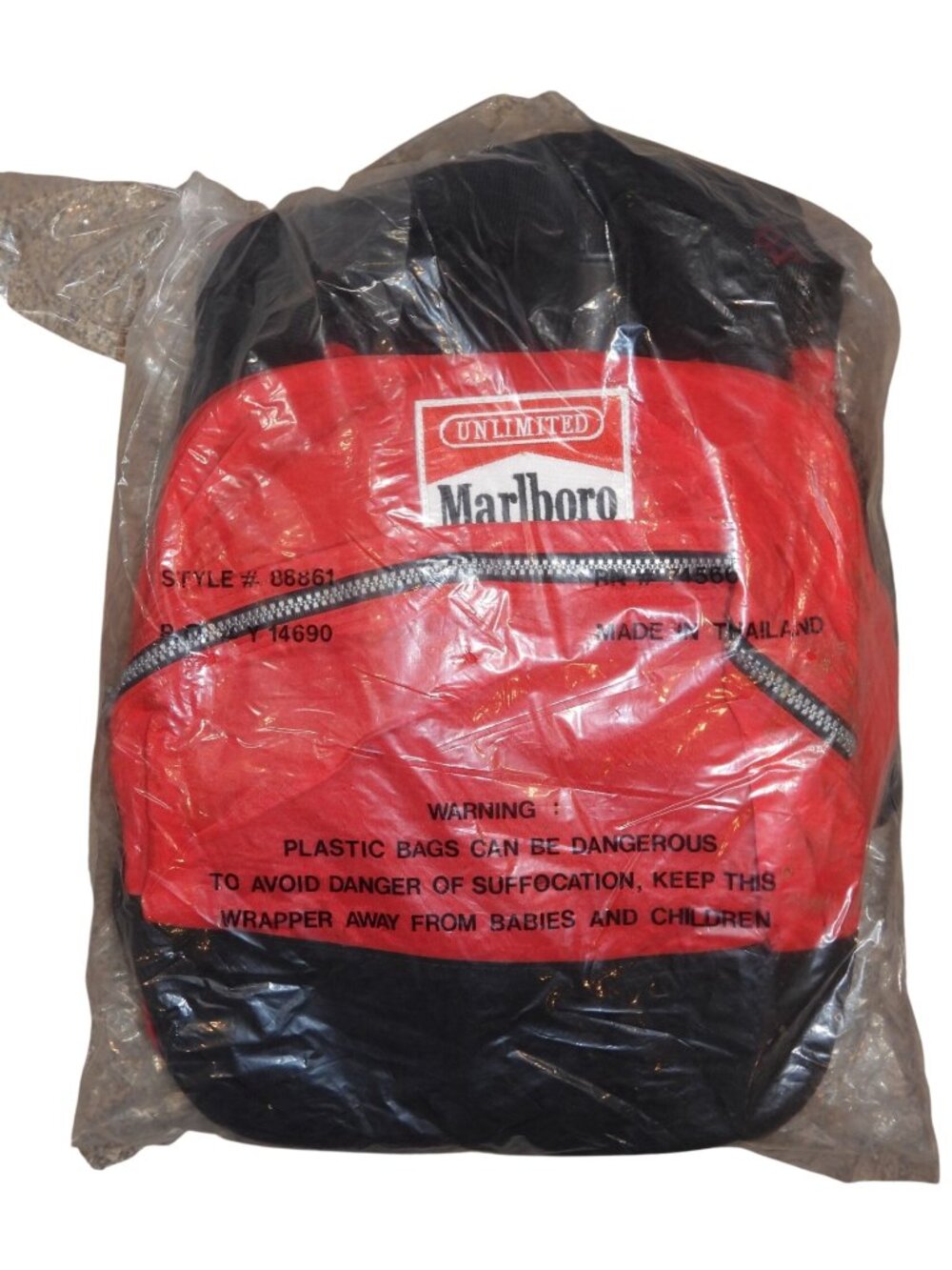NWT Vintage 1995 Marlboro Unlimited Gear Gym Or Carry-On Sized Duffle Bag